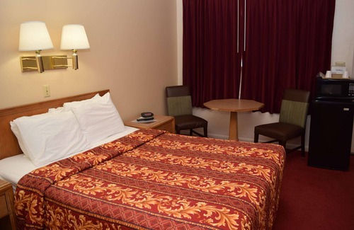 Oswego Hotel | Convenient Stay at Knights Inn Oswego with Free Breakfast