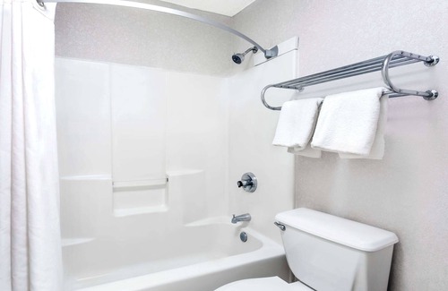 Ruther Glen Hotel | Budget-Friendly Knights Inn Ruther Glen with Breakfast Included