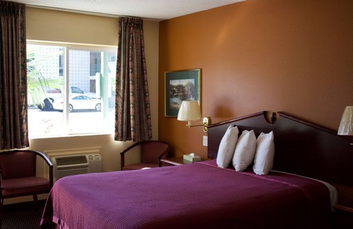 Northeast Neighbors Hotel | Comfortable Knights Inn Salem, OR: Family-Friendly Amenities