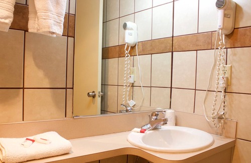 Northeast Neighbors Hotel | Comfortable Knights Inn Salem, OR: Family-Friendly Amenities