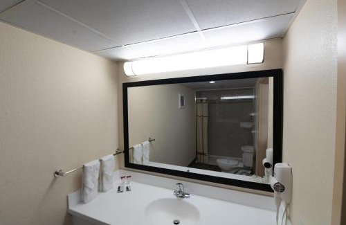 Hopelawn Hotel | Family-Friendly Stay at Knights Inn Parkway - Rated 8/10