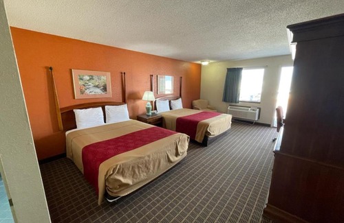 Emporia Hotel | Discover Knights Inn & Suites Emporia: Pet Friendly Retreat
