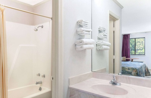 Yemassee Hotel | Convenient Stay at Knights Inn Yemassee with Pool & Dining