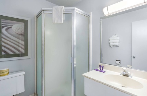 Yuma Hotel | Relax at Knights Inn Yuma: Pool, Spa & Family-Friendly