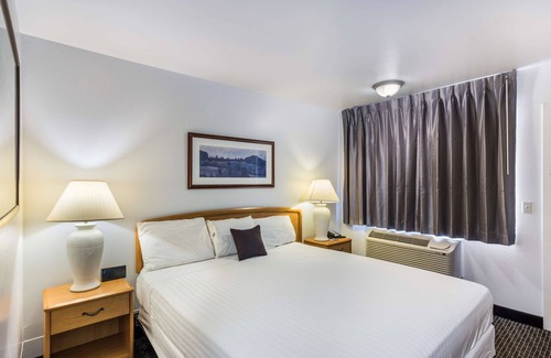 Yuma Hotel | Relax at Knights Inn Yuma: Pool, Spa & Family-Friendly