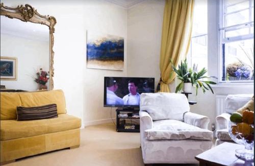 Brompton & Hans Town Apartment | Convenient Knightsbridge Stay Next to Harrods with Breakfast