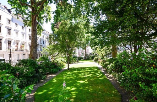 Brompton & Hans Town Apartment | Discover KNIGHTSBRIDGE: Immaculate & Family-Friendly Retreat