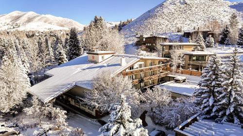 Ketchum Hotel | Explore Knob Hill Inn: 4-Star Retreat with Spa & Pool