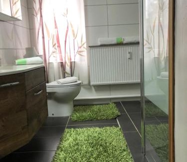 Vierkirchen Apartment | Pet-Friendly Retreat at Knoblochs Ferienhof - Rated 9/10