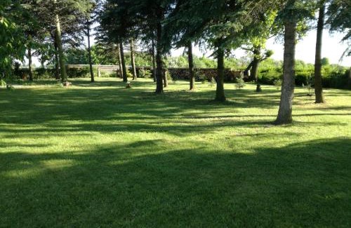 Vierkirchen Apartment | Pet-Friendly Retreat at Knoblochs Ferienhof - Rated 9/10