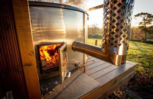 Chiddingstone Hoath Ski Chalet | Discover Relaxation at Knole Luxury Dome with Spa & Hot Tub