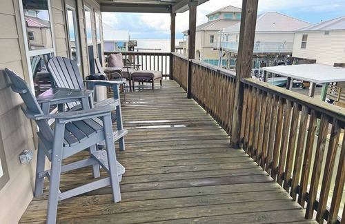 Golden Meadow House | Seaside Haven: Family-Friendly Stay at Knot Workin
