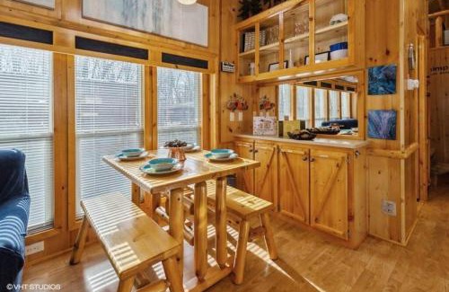 Three Oaks House | Knotty but Nice: Lake Access, Pool & Pet-Friendly Stay