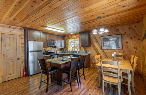 Truckee Cabin | Pet-Friendly Knotty Pine Family Cabin with Lake Views