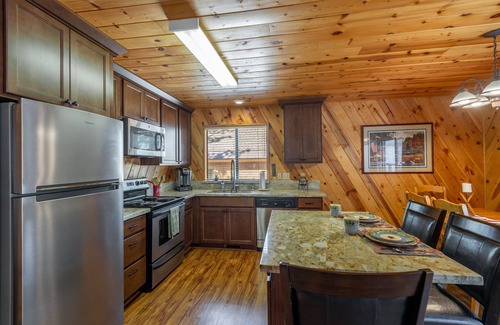 Truckee Cabin | Pet-Friendly Knotty Pine Family Cabin with Lake Views