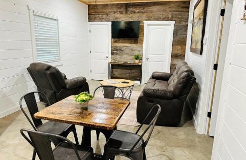 Mountain View Hotel | Inviting Knotty Squirrel Cabins: 5-Star Family Retreat