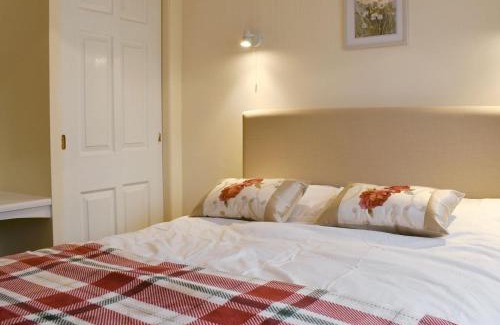 Bicton House | Pet-Friendly Retreat at Knowle Cottage - 4 Star Stay