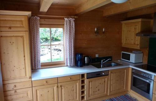 Uttendorf Apartment | Inviting Knusperhäusl - Ocean View Family Retreat with Kitchen