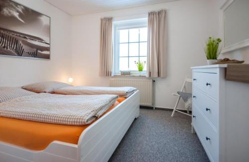 Albertsdorf Apartment | Scenic Knusthof Lafrenz - Apfelhofblick with Ocean Views
