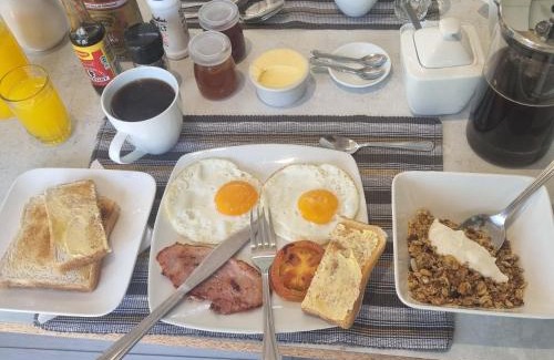 Old Place Bed & Breakfast | Discover Knys-to-Stay: Guest Rated 9/10 with Pool Access