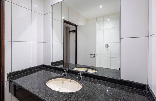 Knysna Central Hotel | Experience Knysna Log-Inn Hotel: Family-Friendly Retreat