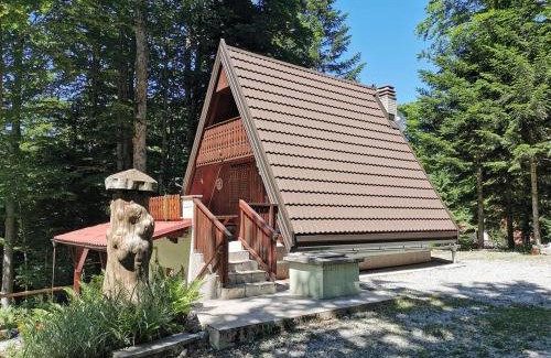 Ilirska Bistrica House | Pet-Friendly KOČA PLANIKA in SVIŠČAKI - Rated 9/10