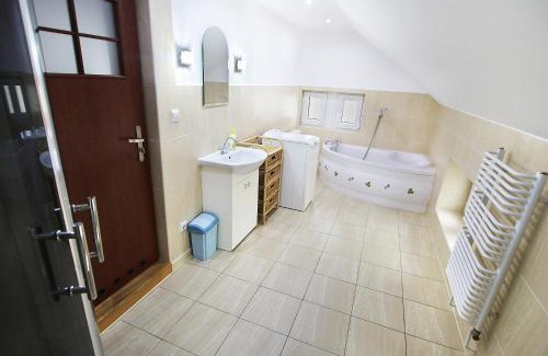 Ladek-Zdroj Apartment | Family-Friendly Kościuszki 3 Apartments with Top Ratings