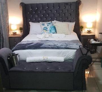 Polokwane House | Relax at Ko-Porch Guest House with Pool and Hot Tub