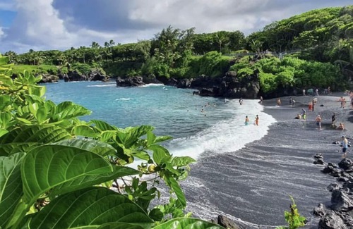 Wailuku Condo | Oceanfront Koa Built 2: Perfect for Families & Guests