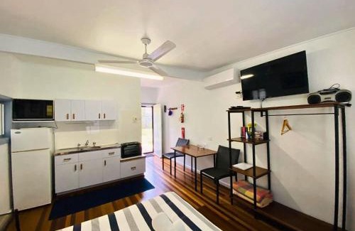 Iluka Cabin | Oceanfront Koala Lodge Studio 1 with Hot Tub & Fireplace