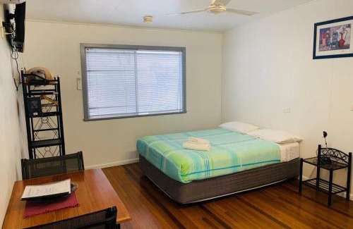 Iluka Cabin | Cozy Koala Lodge Studio 2 with Pool and Breakfast Included