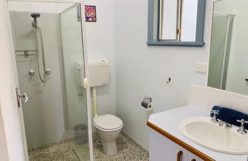 Iluka Cabin | Cozy Koala Lodge Studio 2 with Pool and Breakfast Included