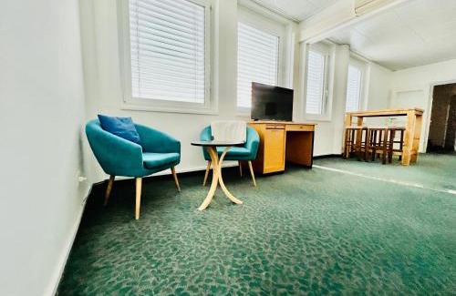 Spielberg Apartment | Pet-Friendly Kobra Room for 4 with Great Guest Rating
