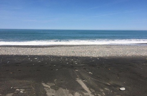 Kobuleti Hotel | Cozy Kobuleti Kotteji: Oceanfront Retreat with Breakfast
