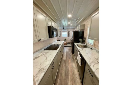Carbon Hill House | Cozy Koby Tiny Home with Shared Fishing Pond - Guest Rated 9.8
