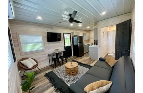 Carbon Hill House | Cozy Koby Tiny Home with Shared Fishing Pond - Guest Rated 9.8