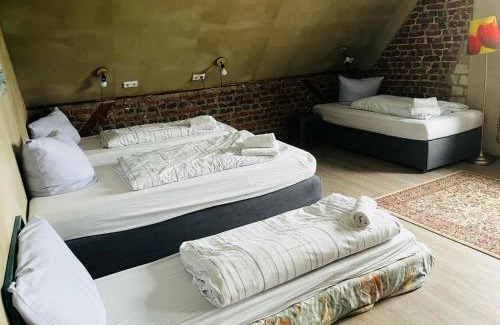 Bielefeld House | Comfortable KobyWG Zimmer Phoenix with Pet-Friendly Amenities