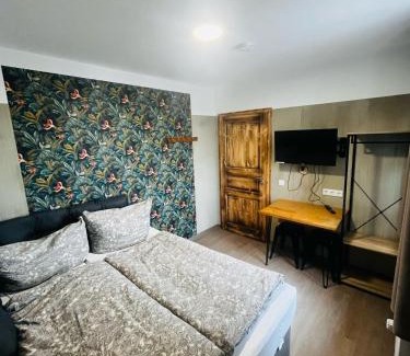 Bielefeld House | Comfortable KobyWG Zimmer Phoenix with Pet-Friendly Amenities