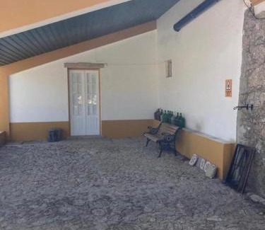 Gafete House | Experience Kochab Crato Alentejo: Guests Love the Pool!
