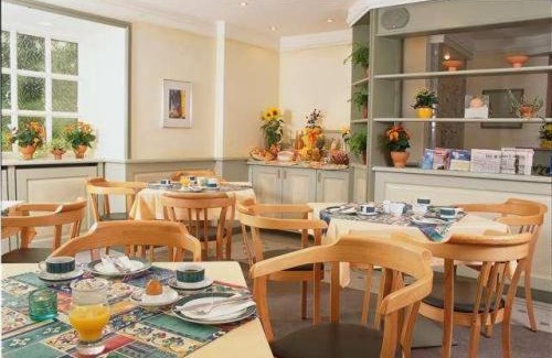 Langenhorn House | Comfortable Kocks Hotel Garni - Family-Friendly Stay Awaits