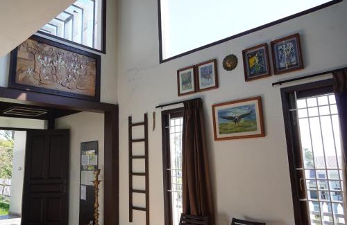 Kodaikanal House | Elegant Kodai Drizzle Villa: Rated 9/10 with Family-Friendly Amenities