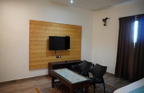 Kodaikanal House | Elegant Kodai Drizzle Villa: Rated 9/10 with Family-Friendly Amenities
