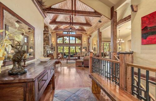 The Highlands House | Family-Friendly Kodi Lodge with Relaxing Hot Tub Amenities