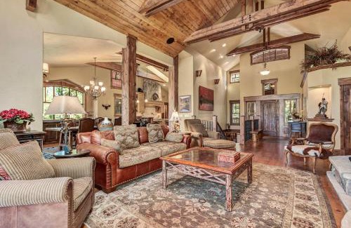 The Highlands House | Family-Friendly Kodi Lodge with Relaxing Hot Tub Amenities