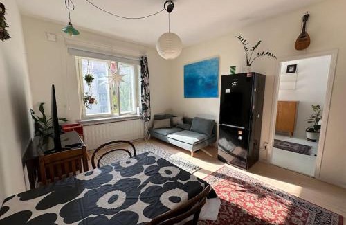 Etelainen District Apartment | Cozy Apartment Steps from Metro with Smart TV & Fast Wi-Fi