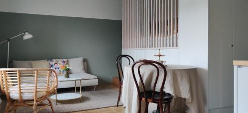 Hameenlinna Apartment | Stylish Newly Renovated Studio in City Center - Rated 9.3