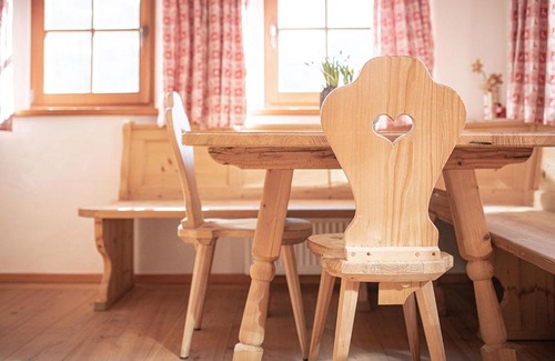 Campo Tures Apartment | Pet-Friendly Retreat at Kofler zw den Wänden Apt Alpenrose