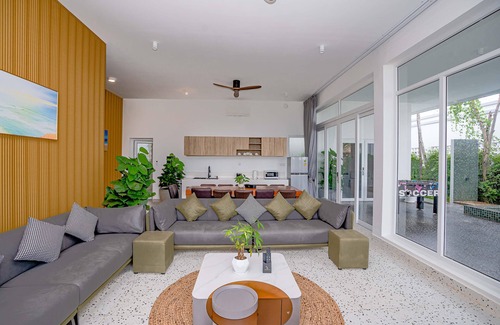Kaoh Sdach Apartment | Relax at Koh Apikjun Resort with Ocean Views & Pool Access