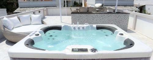 Ko Chang Villa | Beachfront Koh Chang Villa with Pool & Hot Tub Amenities