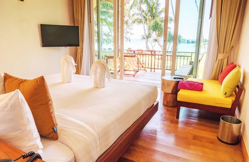 Ko Kood Hotel | Discover Koh Kood Paradise Beach with Pool and Dining Options